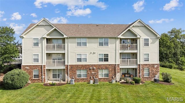 1934 Piedmont Circle, St Peters, MO 63304