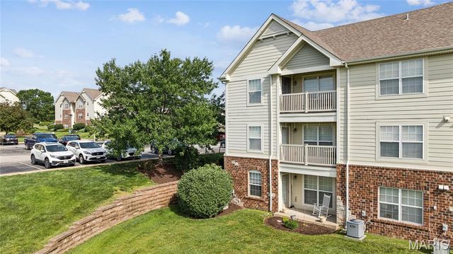1934 Piedmont Circle, St Peters, MO 63304