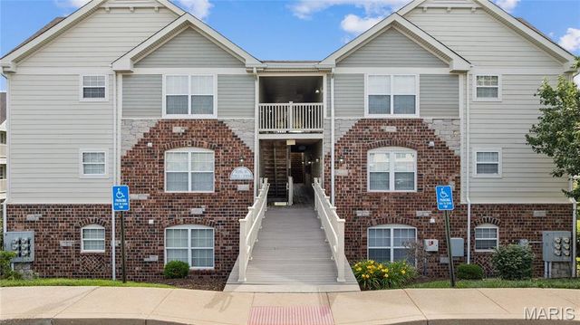 1934 Piedmont Circle, St Peters, MO 63304