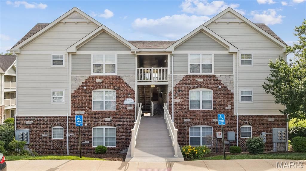 1934 Piedmont Circle, St Peters, MO 63304
