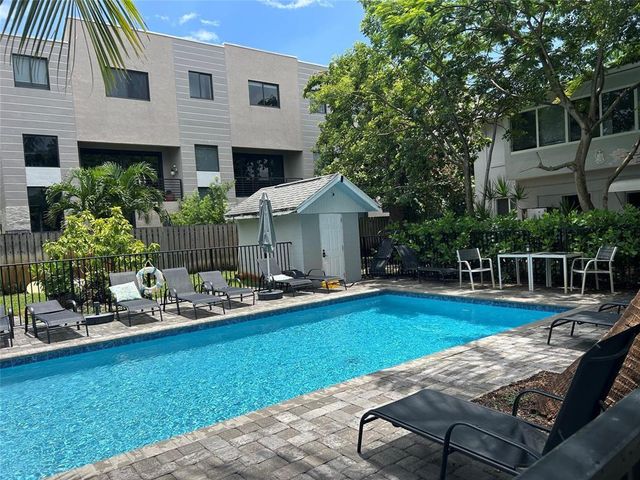 832 NE 17th Avenue, Fort Lauderdale, FL 33304