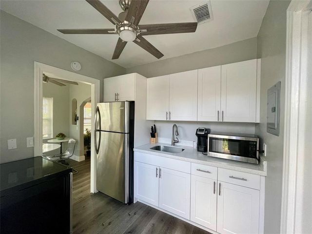 832 NE 17th Avenue, Fort Lauderdale, FL 33304