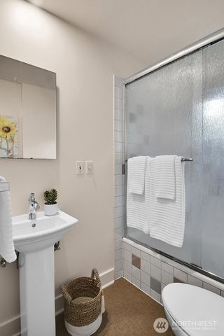 4008 NE 56th Street, Seattle, WA 98105
