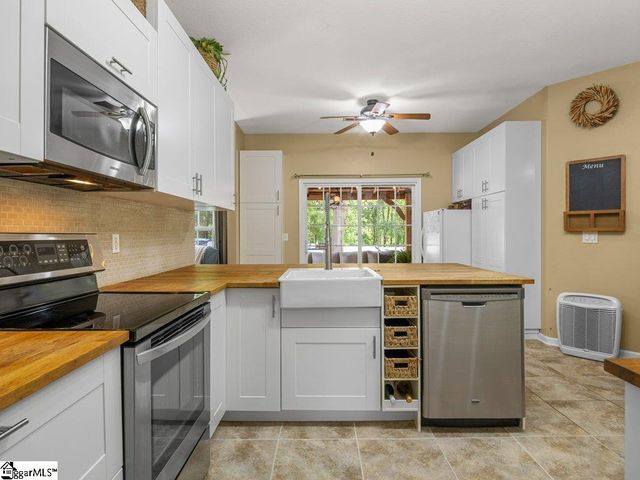 543 Thorn Cove Lane, Chesnee, SC 29323