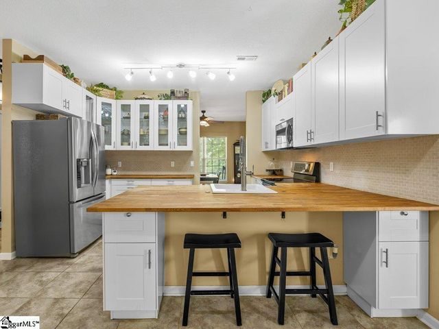 543 Thorn Cove Lane, Chesnee, SC 29323