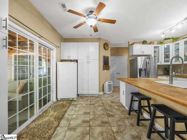 543 Thorn Cove Lane, Chesnee, SC 29323