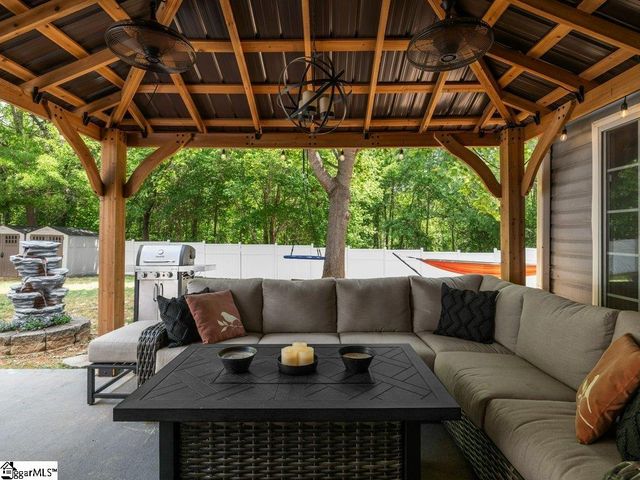 543 Thorn Cove Lane, Chesnee, SC 29323