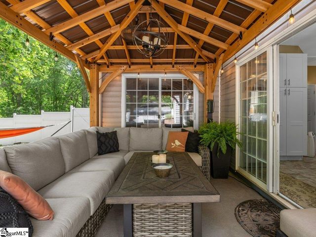 543 Thorn Cove Lane, Chesnee, SC 29323