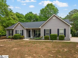 543 Thorn Cove Lane, Chesnee, SC 29323