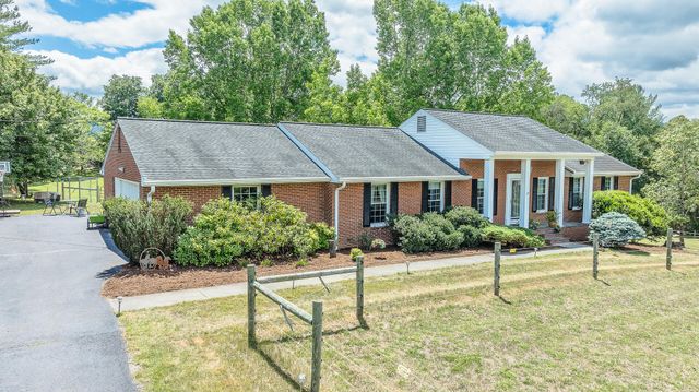 815 Brunswick Forge RD, Troutville, VA 24175