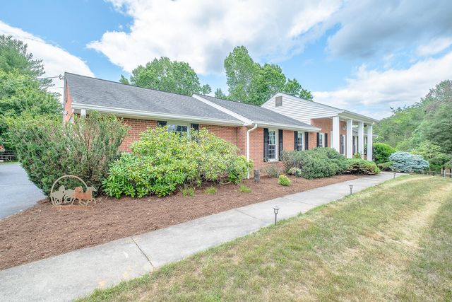 815 Brunswick Forge RD, Troutville, VA 24175