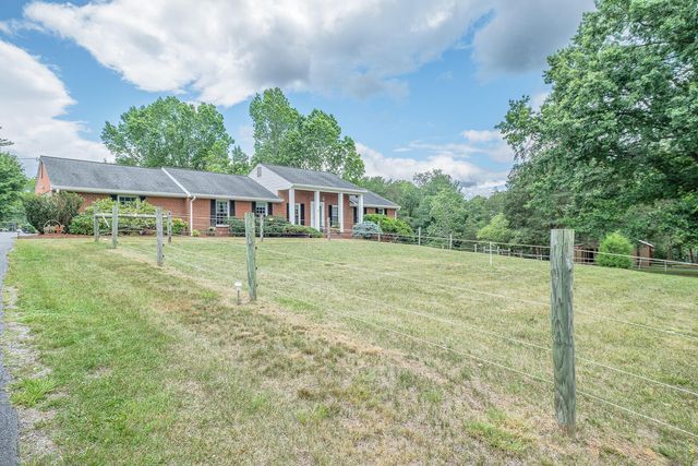 815 Brunswick Forge RD, Troutville, VA 24175