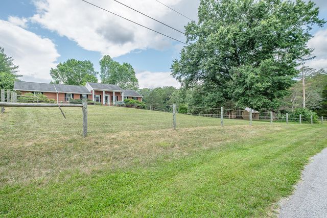 815 Brunswick Forge RD, Troutville, VA 24175