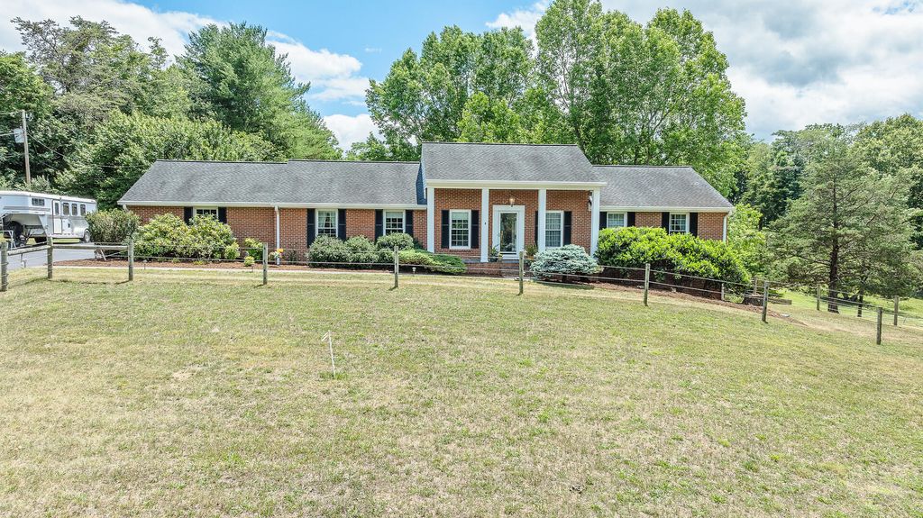 815 Brunswick Forge RD, Troutville, VA 24175