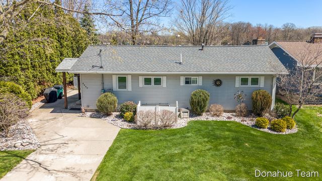 4460 S Sherman Avenue, Fremont, MI 49412