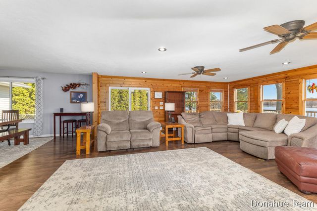 4460 S Sherman Avenue, Fremont, MI 49412