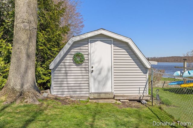 4460 S Sherman Avenue, Fremont, MI 49412