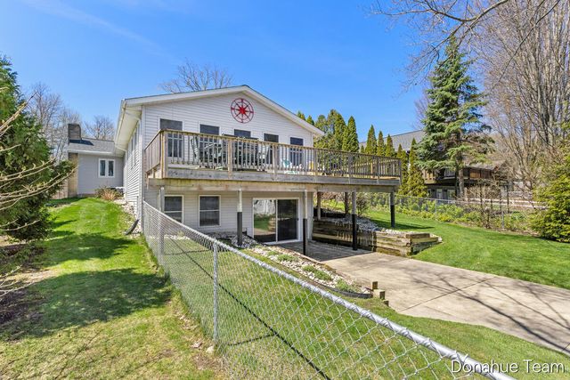 4460 S Sherman Avenue, Fremont, MI 49412