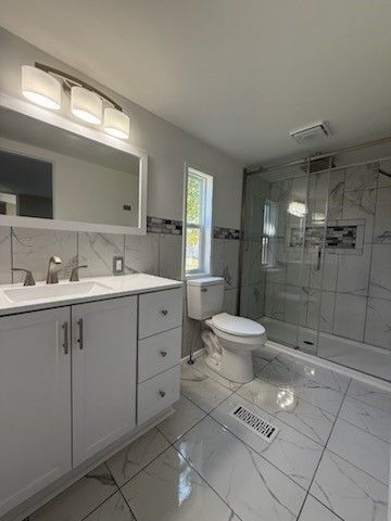 41 Roadside Dr, Hamlin, NY 14464