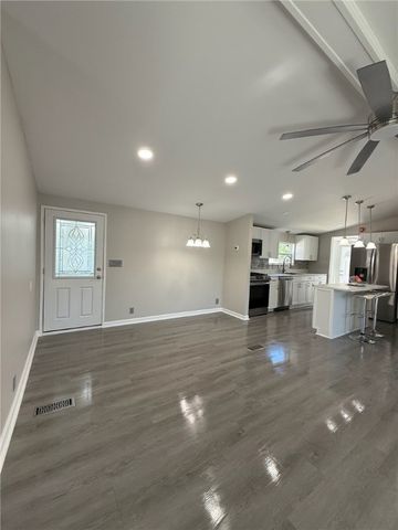 41 Roadside Dr, Hamlin, NY 14464