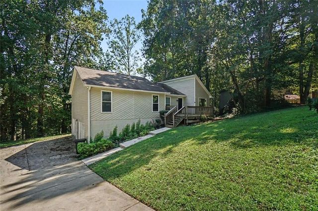 823 Moonlit Lane NW, Acworth, GA 30102