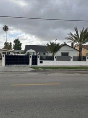7737 Bellaire Avenue, North Hollywood, CA 91605