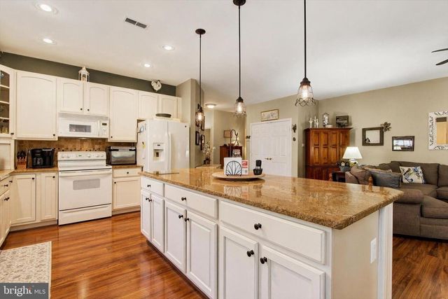 311 FOXLEIGH DR, Hanover, PA 17331