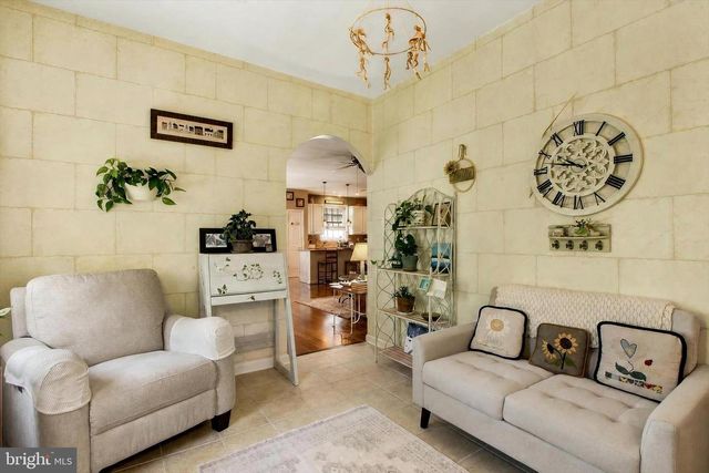 311 FOXLEIGH DR, Hanover, PA 17331