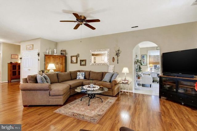 311 FOXLEIGH DR, Hanover, PA 17331