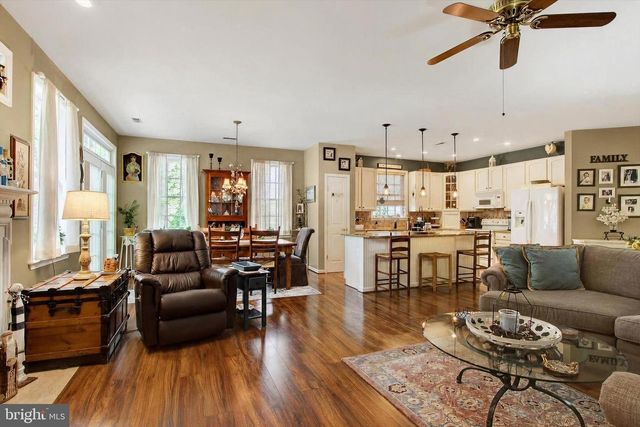 311 FOXLEIGH DR, Hanover, PA 17331