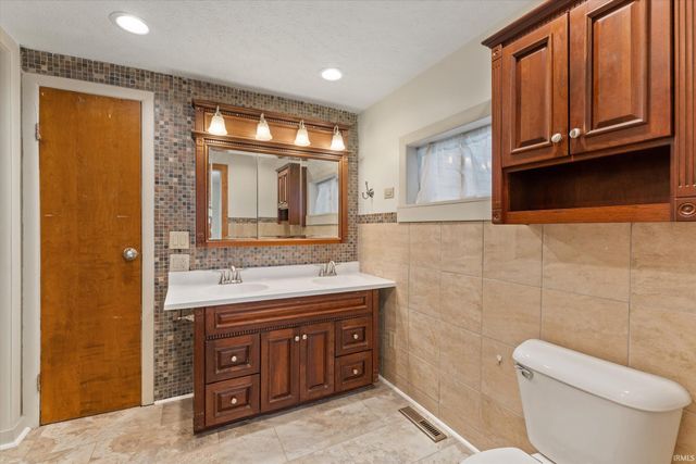 2301 Aurora Avenue, Elkhart, IN 46517