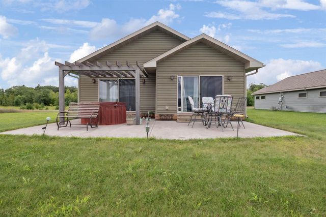 9829N Golf Villa Ln, Hayward, WI 54843