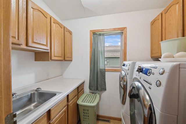 9829N Golf Villa Ln, Hayward, WI 54843