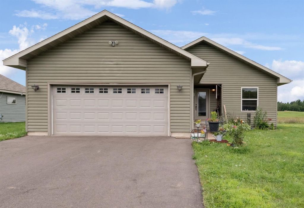 9829N Golf Villa Ln, Hayward, WI 54843