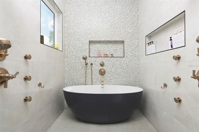 4640 35TH AVENUE N, St Petersburg, FL 33713