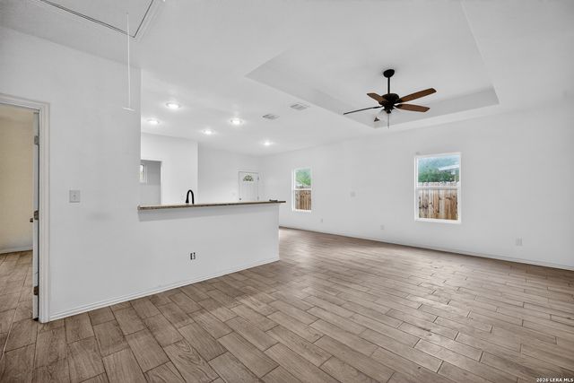 870 W Southcross Blvd, San Antonio, TX 78211