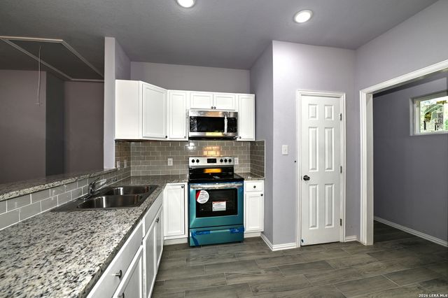 870 W Southcross Blvd, San Antonio, TX 78211