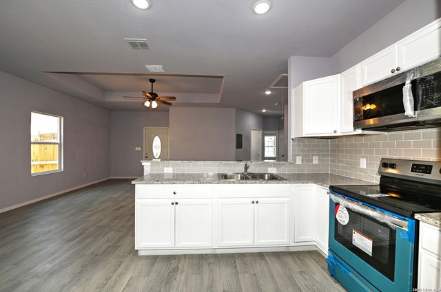 870 W Southcross Blvd, San Antonio, TX 78211