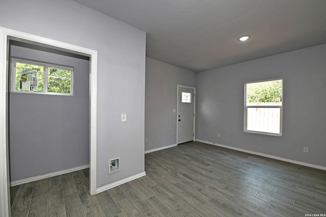 870 W Southcross Blvd, San Antonio, TX 78211