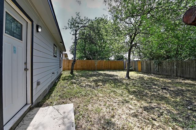 870 W Southcross Blvd, San Antonio, TX 78211
