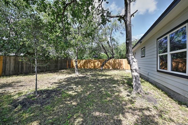 870 W Southcross Blvd, San Antonio, TX 78211