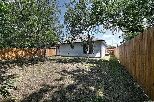 870 W Southcross Blvd, San Antonio, TX 78211