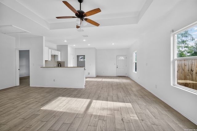 870 W Southcross Blvd, San Antonio, TX 78211