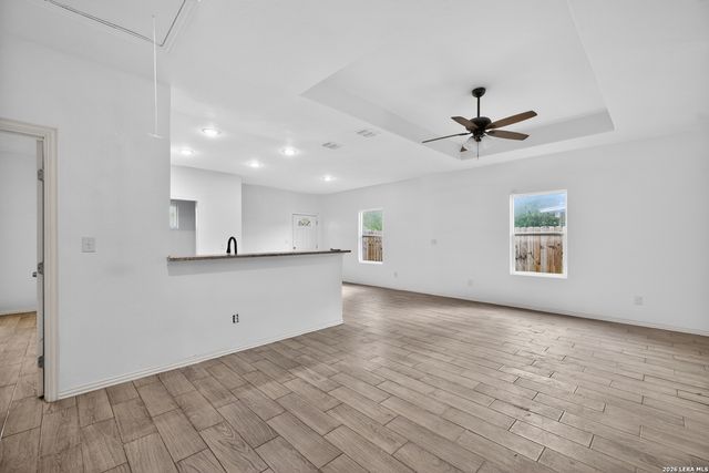 870 W Southcross Blvd, San Antonio, TX 78211