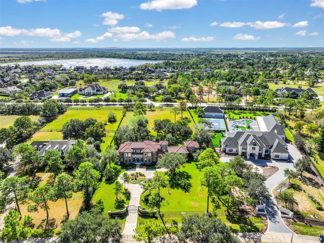 2117 San Miguel Drive, Friendswood, TX 77546