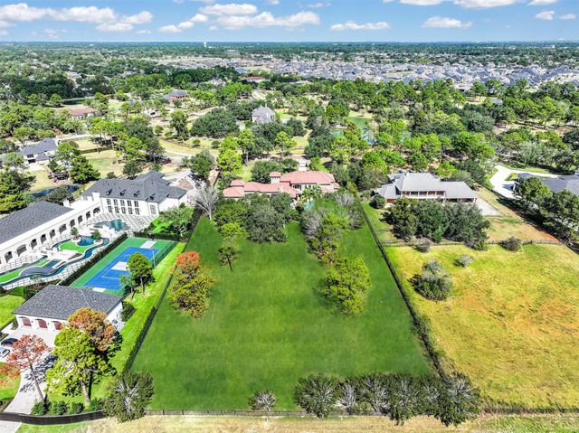 2117 San Miguel Drive, Friendswood, TX 77546
