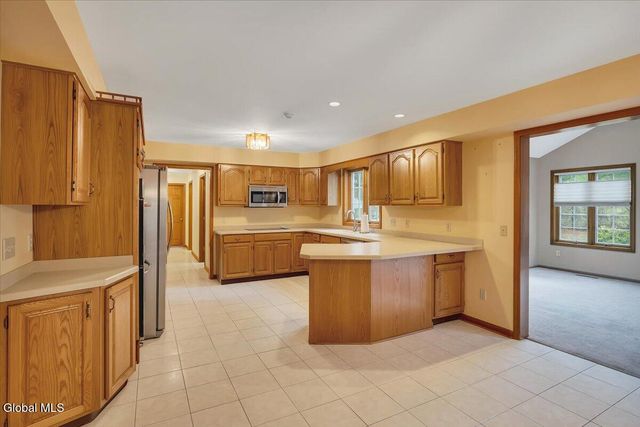 1058 Valerie Drive, Niskayuna, NY 12309