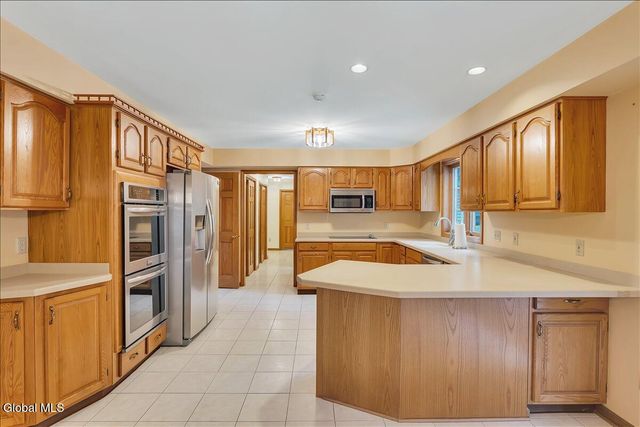 1058 Valerie Drive, Niskayuna, NY 12309