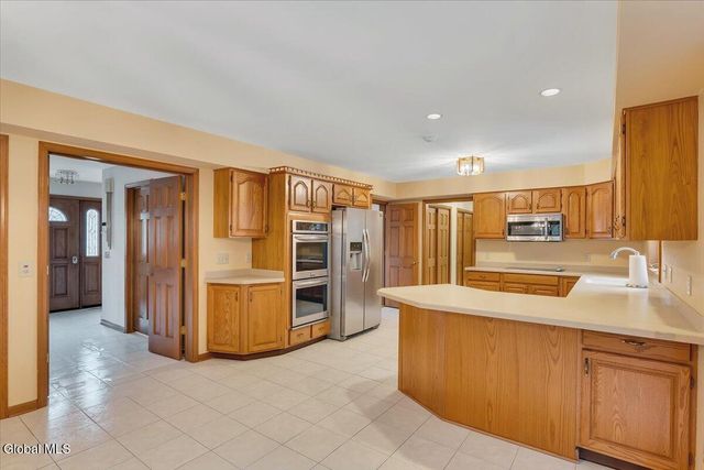 1058 Valerie Drive, Niskayuna, NY 12309