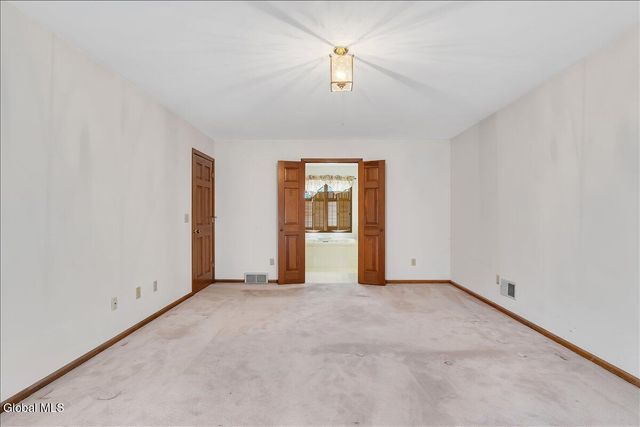 1058 Valerie Drive, Niskayuna, NY 12309